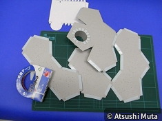 正十二面体本体を折って組み立てる工程2